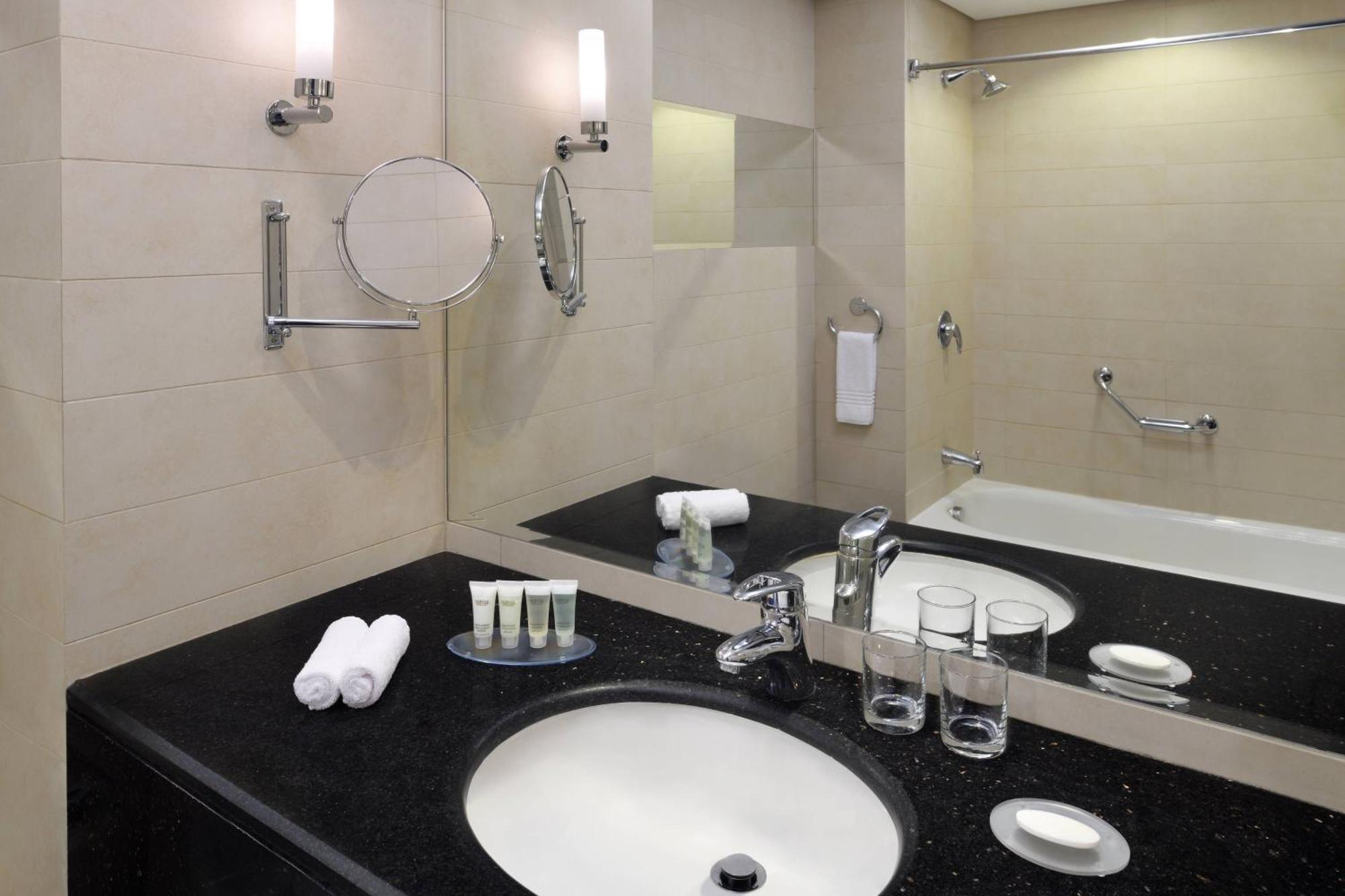 Courtyard By Marriott Riyadh Diplomatic Quarter Exterior foto