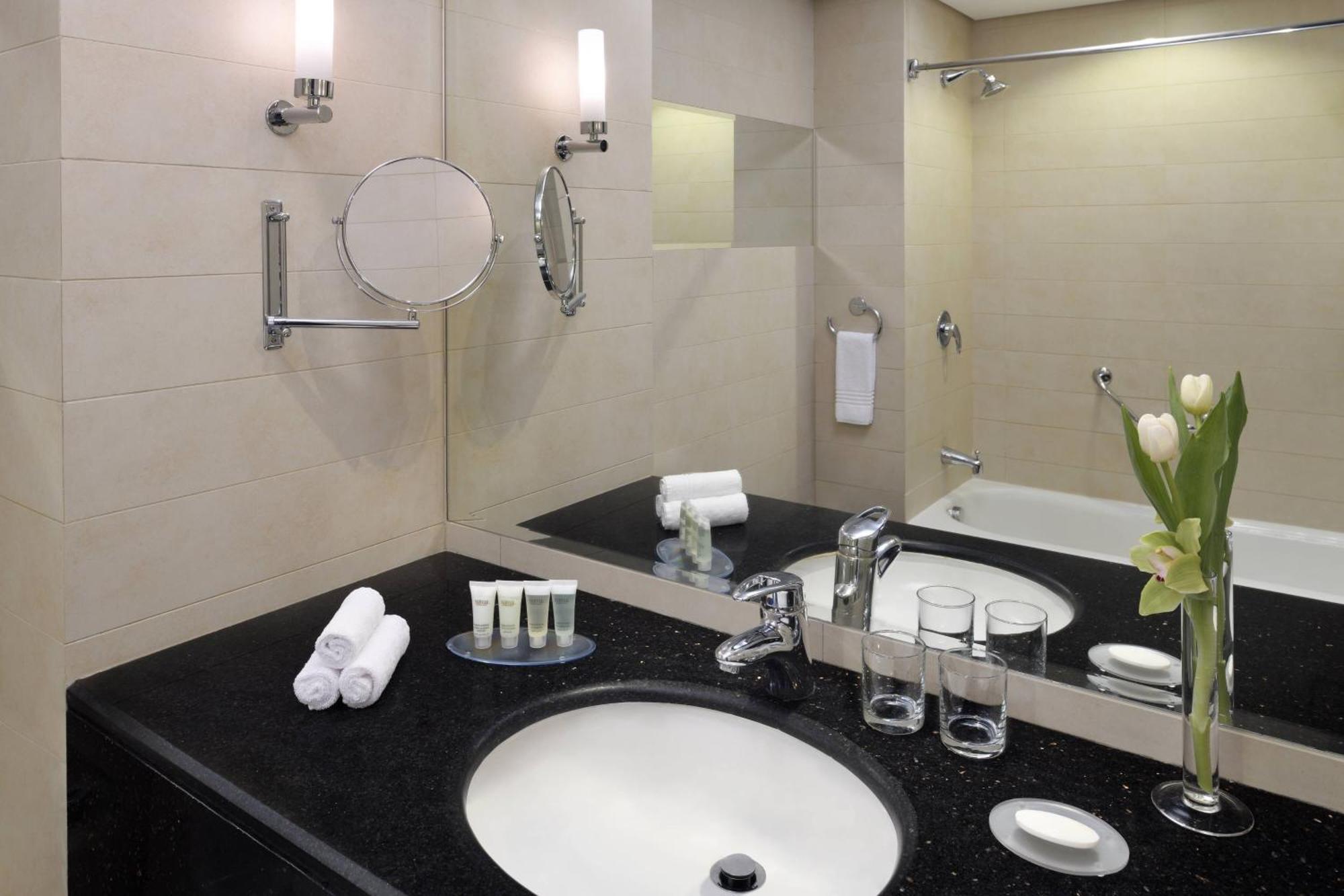 Courtyard By Marriott Riyadh Diplomatic Quarter Exterior foto